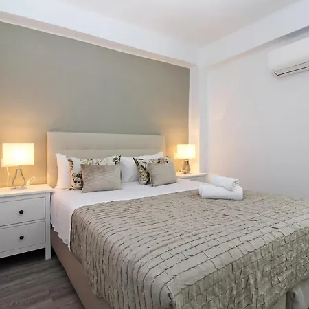 Del Parque Flats - San Millan Apartment