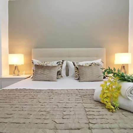 Del Parque Flats - San Millan Apartment