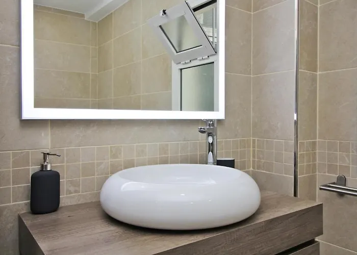 Del Parque Flats - San Millan Apartment
