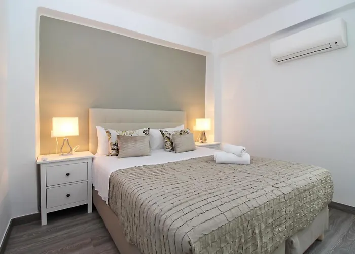 Del Parque Flats - San Millan Apartment